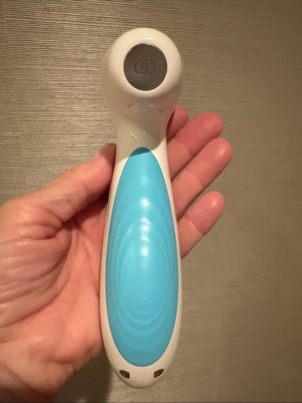 Skin Lumispa Sensitive Treatment Cleanser with White Device and Blue Brush Head - Picture 3 of 3